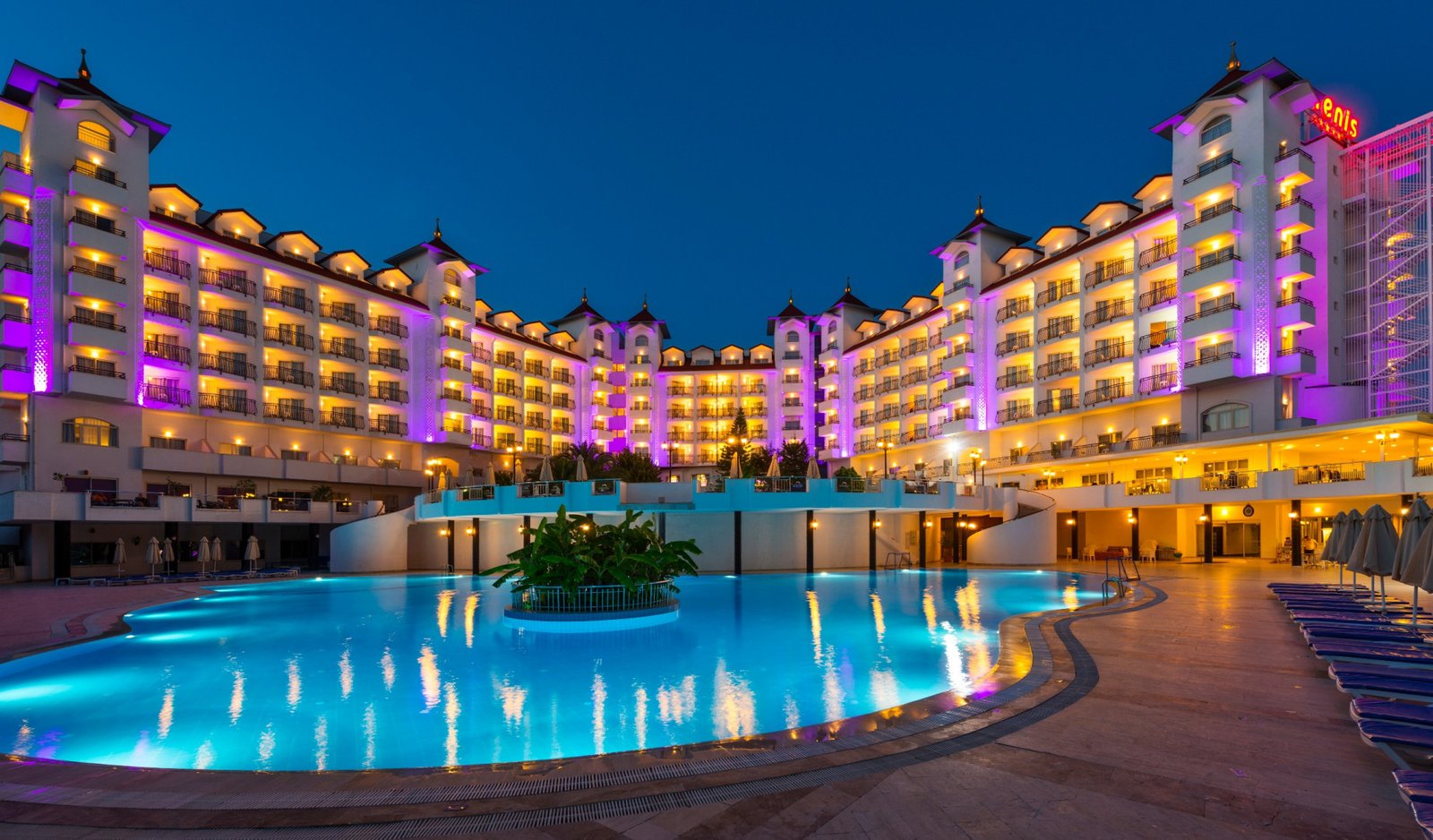 Serenis Hotel